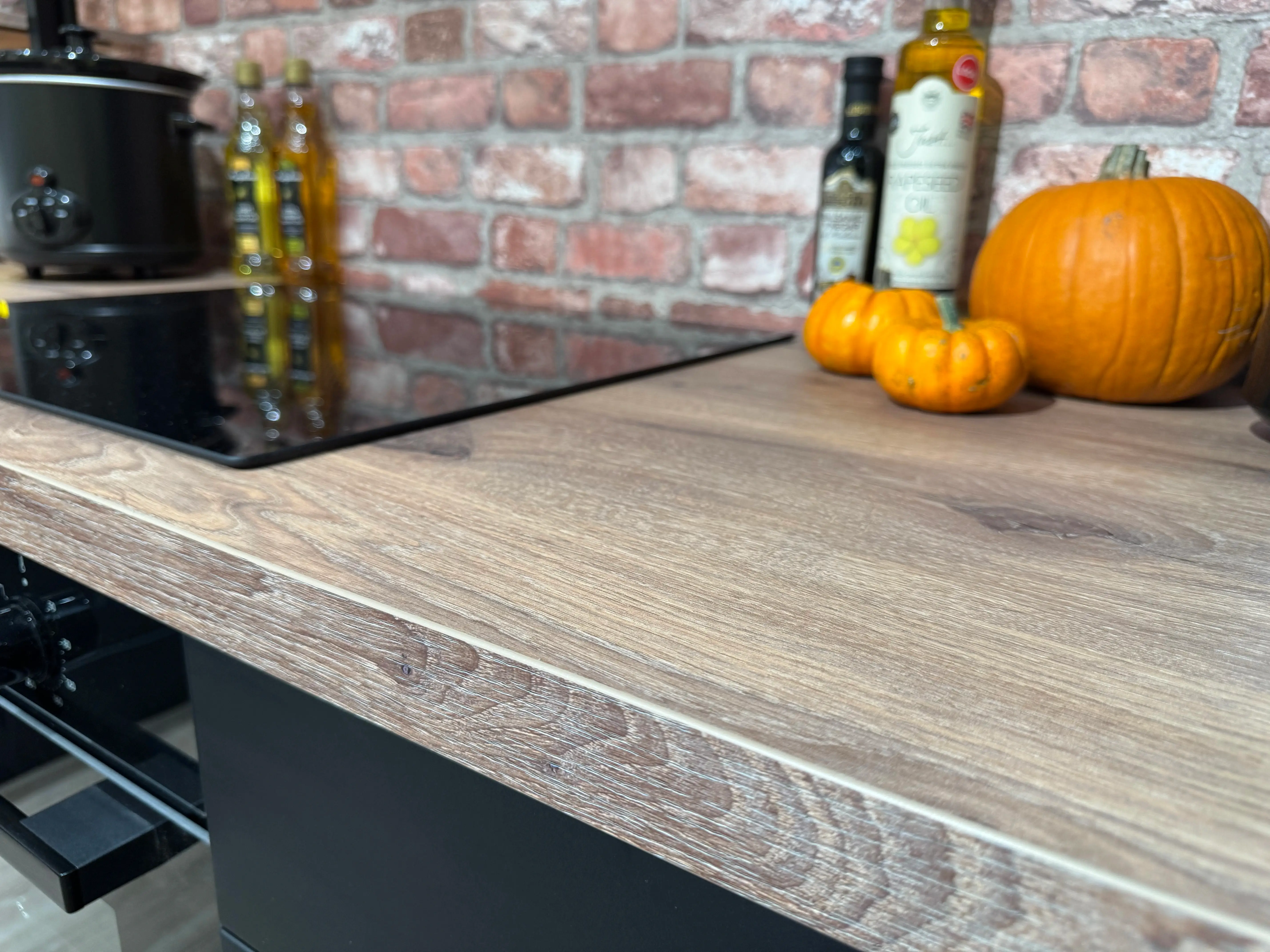 KUBE Kitchens Halloween - Black Kitchen KUBE Kitchens Halloween - Black Kitchen